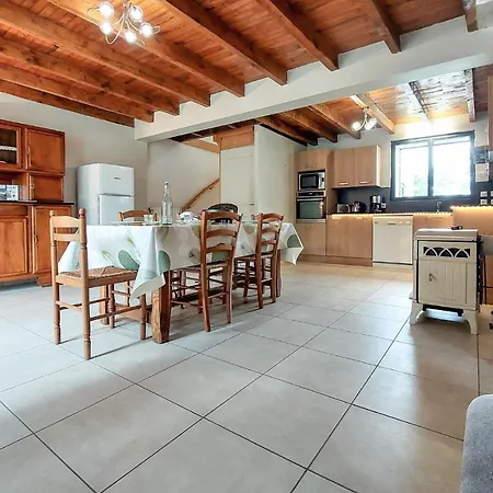 Stunning In With Kitchen Casa de Férias Saint-Hostien