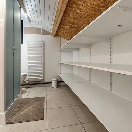 Stunning In With Kitchen * Saint-Hostien