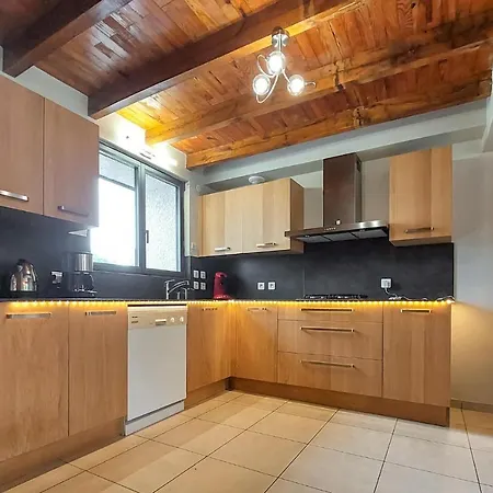 Stunning In With Kitchen