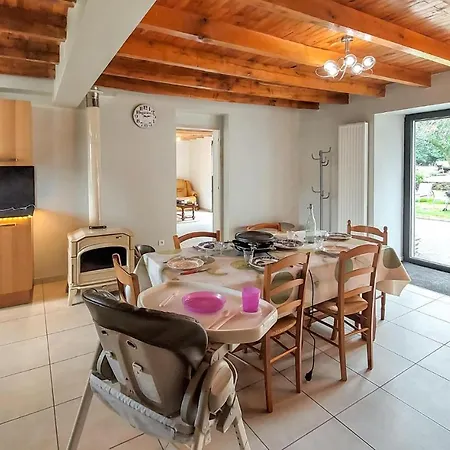 Stunning In With Kitchen Сasa de vacaciones Saint-Hostien